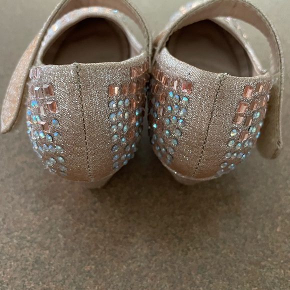 Little Link 9T brilliant jewels of rose gold and silver. One inch Wedge heels. - Picture 3 of 7